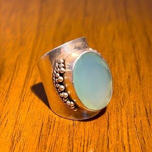 Vintage FNA sterling silver 925 heavy silver ring with milky blueish stone